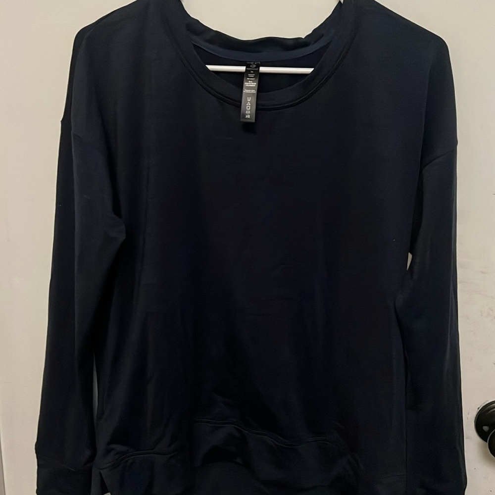 90 Degree by Reflex  women’s Medium light weight shirt